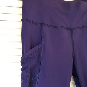 Dark blue Lululemon compression crops size 8